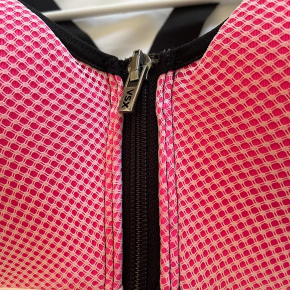 VS 32C Sports Bra, zip front cross back PINK - Picture 3 of 6